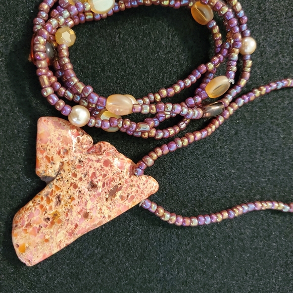 BEAUTIFUL NECKLACE WITH MULTI-PIECE BRACELETS SET. - Picture 3 of 8